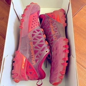 La Sportiva Bushido II trail running hiking shoes, beet/garnet, 7 1/2+ (39)